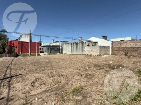 Lote en esquina en Alquiler en Almafuerte e Independencia – Ideal emprendimiento comercial
