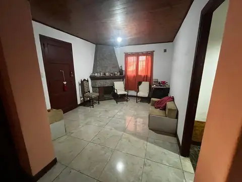 CASA EN VENTA SOBRE TERRENO DE MIL METROS CUADRADOS