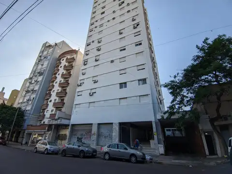 Departamento de un dormitorio amoblado con cochera en La Plata