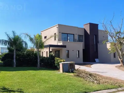 Venta casa 6 ambientes en Haras Santa Maria, Escobar