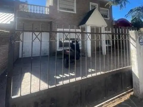 VENTA CASA 5 AMB CON PARQUE EN LA FLORIDA!