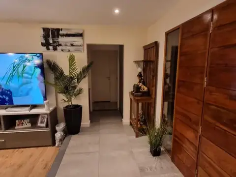 Casa en Venta con 3 cocheras