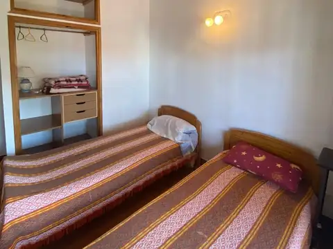 Chalet al fondo de 3 ambientes A METROS DEL MAR  