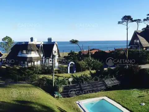 Espectacular casa en Mansa, Punta del Este a pasos del mar - 6 dormitorios