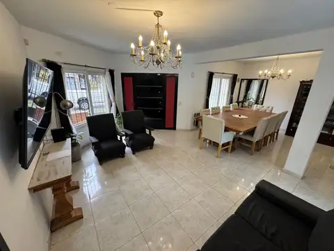 Casa 4 ambientes con 3 baños