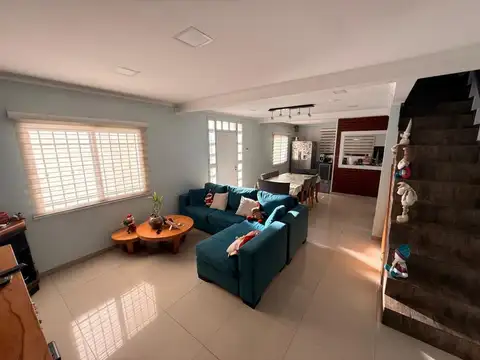 CASA EN VENTA EN EZEIZA APTA CRÉDITO CON PISCINA
