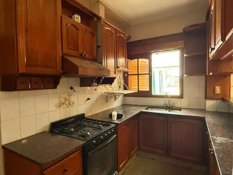 Casa 5 ambientes con 2 baños