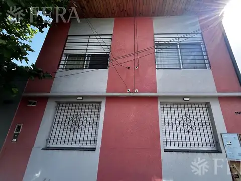 Venta de PH con patio en Bernal Oeste