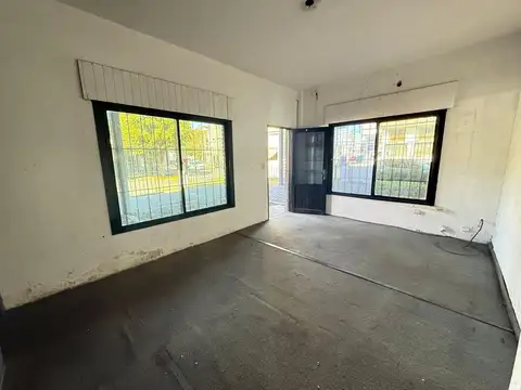 Gran esquina en alquiler - 200mts2 de terreno
