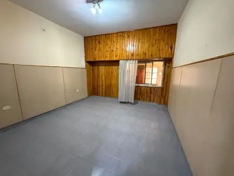 Casa 3 amb con cochera y quincho en venta Lanus