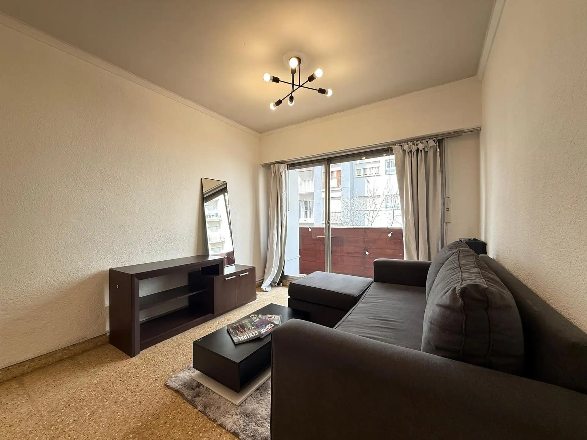 Departamento Corrientes 1700 de tres ambientes con balcon