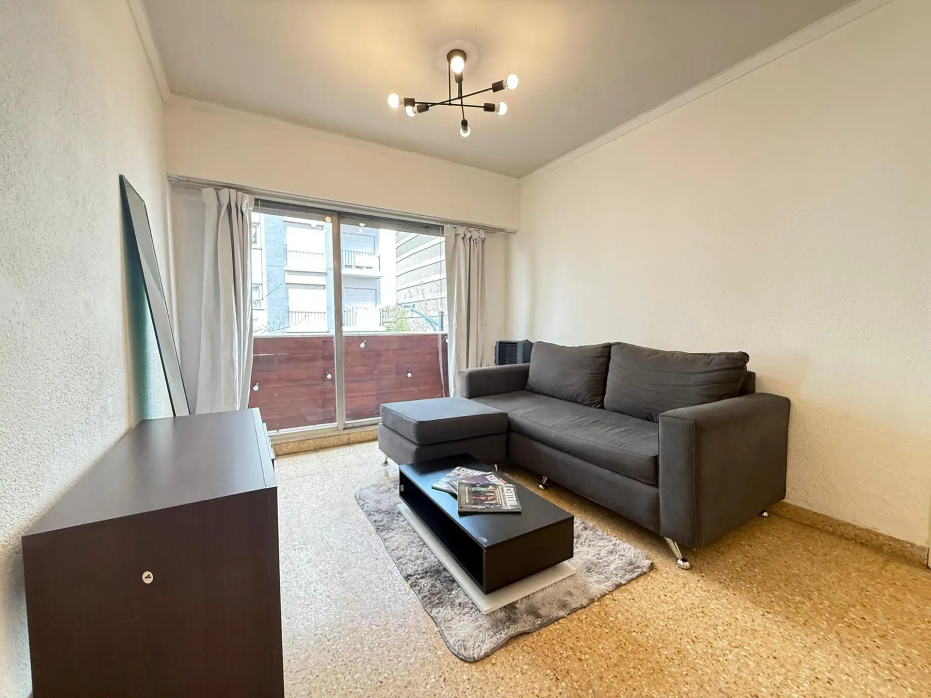 Departamento Corrientes 1700 de tres ambientes con balcon