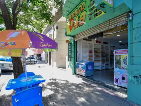 Local comercial c/ entrepiso Alquilado kiosco