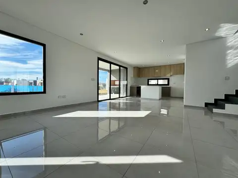 Casa 5 ambientes con 3 baños
