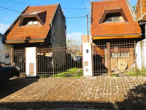 OPORTUNIDAD ÚNICA PARA INVERSOR: TERRENO CON DUPLEX GEMELOS