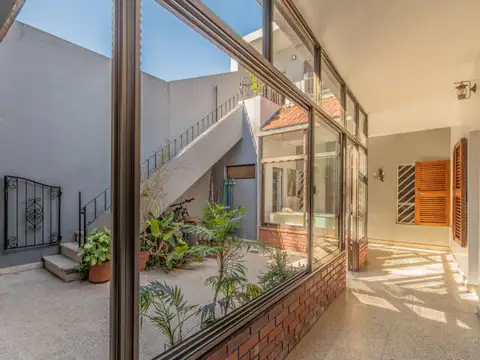 Casa 5 ambientes con 2 baños