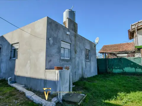 VENTA - CASA - TRES AMBIENTES - COCHERA - AMPLIO TERRENO - SALIDA A DOLORES - MAR DE AJÓ