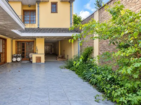 Casa 5 ambientes con 4 baños
