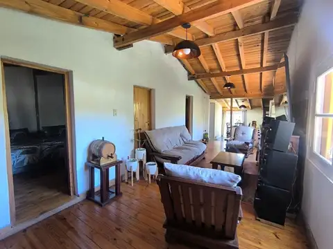 Casa en Alquiler con 3 cocheras