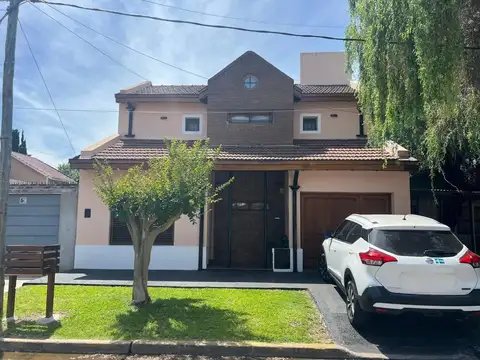 CASA 4 AMBIENTES. LOMAS ESTE. PERMUTA