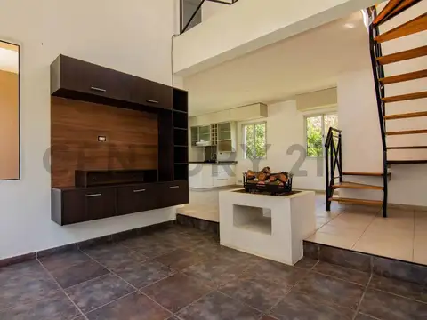 Casa 6 ambientes con 2 baños