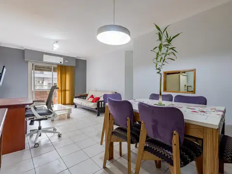 VENDE - Departamento de 3 dormitorios con balcón. Martin, Rosario.
