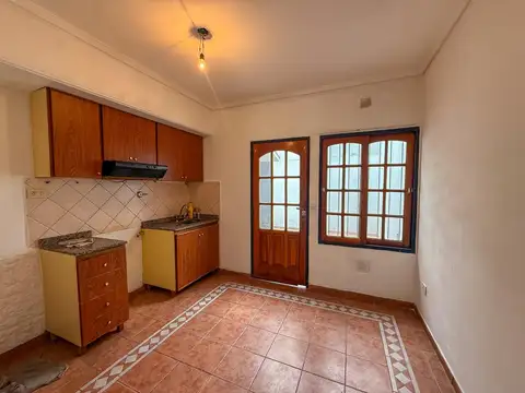 Depto Tipo Casa en Alquiler con 1 cocheras