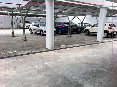 Cochera semicubierta en el centro de Castelar