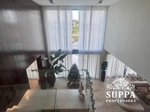 Casa en Venta en Albanueva, USD 2.800.000