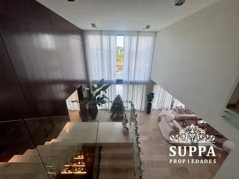 Casa 6 ambientes con 5 baños
