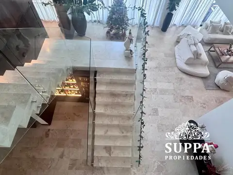 Hermosa Casa con Ascensor en Albanueva 4 Dormitorios más Playroom