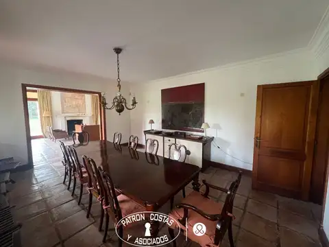 Casa en Venta con 2 cocheras