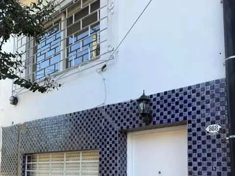 Casa. 3 amb con amplio fondo c/parrilla