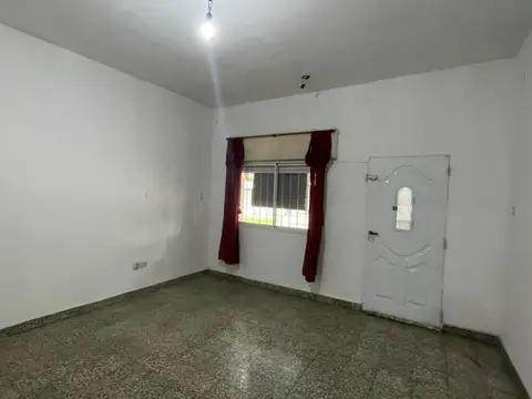 Casa 3 ambientes con 1 baño