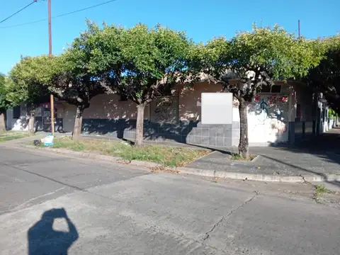CASA CON LOCAL EN VENTA EN MORÓN SUR - VIVIENDA + NEGOCIO