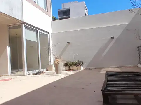 Departamento 2 Ambientes con Cochera Cubierta y Patio en Venta