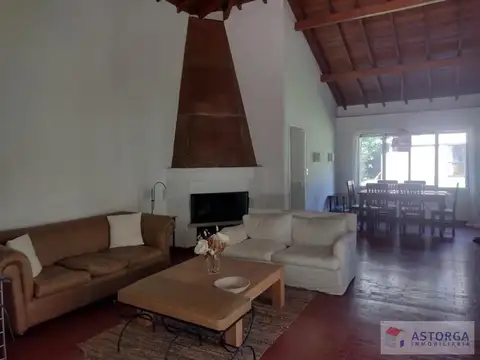 Casa en Alquiler en San Carlos Country Club, USD 1.400