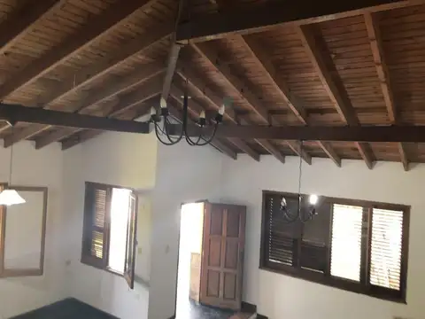 Casa 5 ambientes con 2 baños