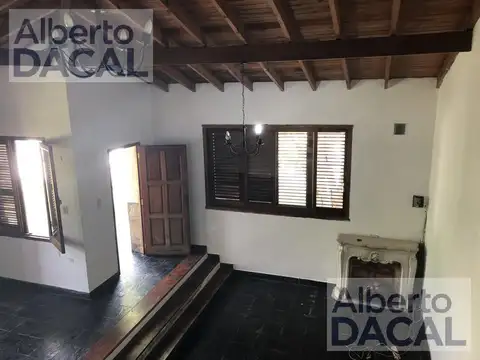 Casa 5 ambientes con 2 baños