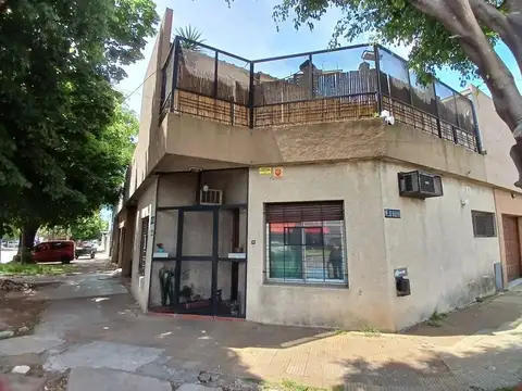 VENTA PH TIPO CASA 5AMB. GARAGE -TERRAZA - BERNAL