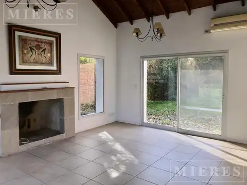 Oportunidad Casa en venta con renta hasta julio 2026 en Santa Bárbara.