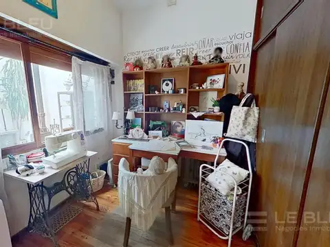 Hermosa casa de estilo con detalles modernos, quincho y terraza – Ideal dos familias o uso comercial