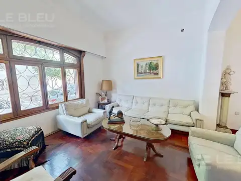 Hermosa casa de estilo con detalles modernos, quincho y terraza – Ideal dos familias o uso comercial