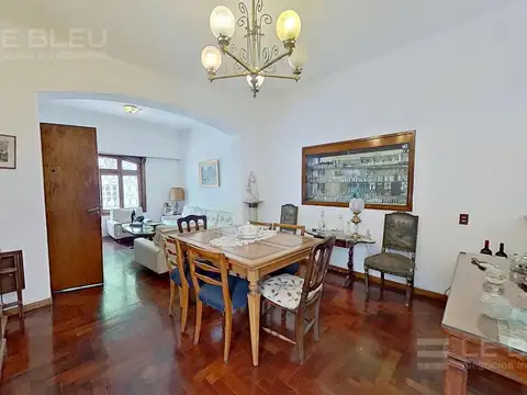 Hermosa casa de estilo con detalles modernos, quincho y terraza – Ideal dos familias o uso comercial