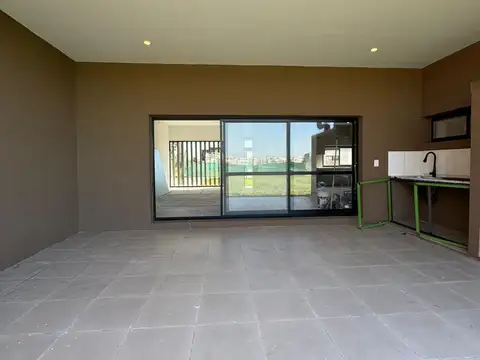 Casa 6 ambientes con 3 baños