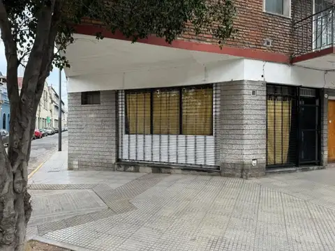 LOCAL EN ESQUINA EXCELENTE UBICACION  EN BOEDO