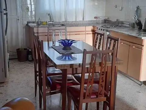 IMPONENTE CHALET EN VENTA, EXCELENTE ESTADO SOBRE DOS LOTES VENDE JUNTOS O SEPARADOS