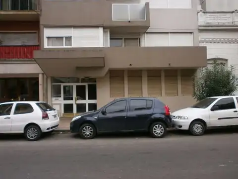 Departamento al contrafrente en 7to. piso.