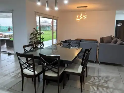 Casa 4 ambientes con 3 baños