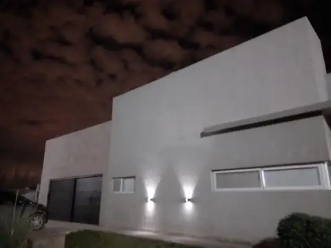 Casa en Alquiler en Cipolletti, General Roca